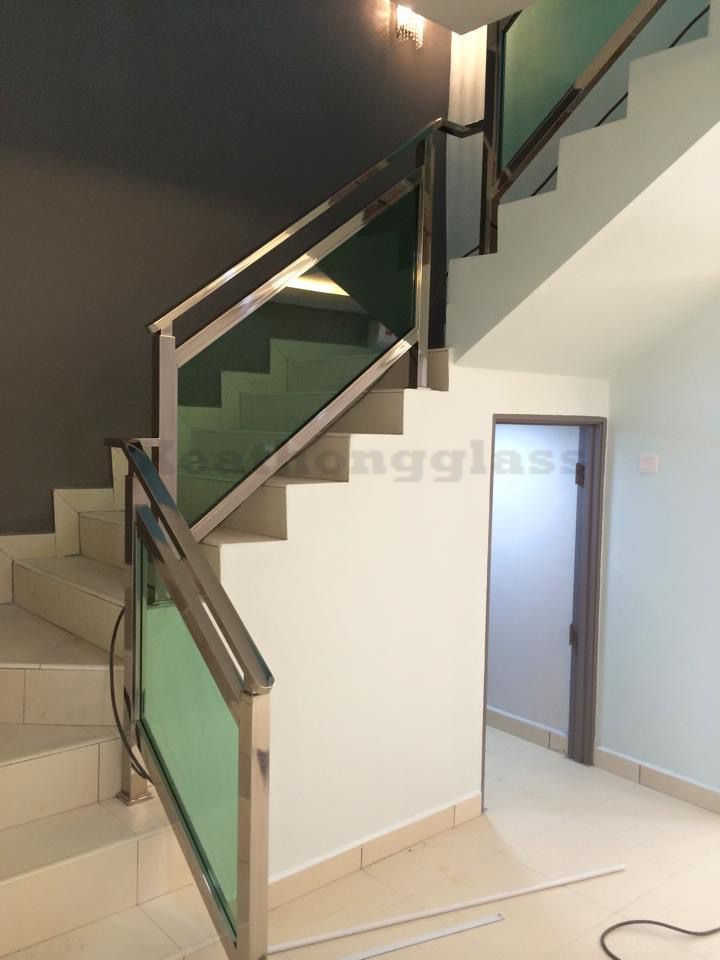 Staircase Glass Railing 79