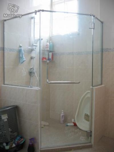 Frameless Shower Screen 9