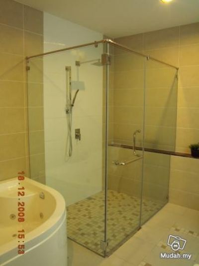 Frameless Shower Screen 11