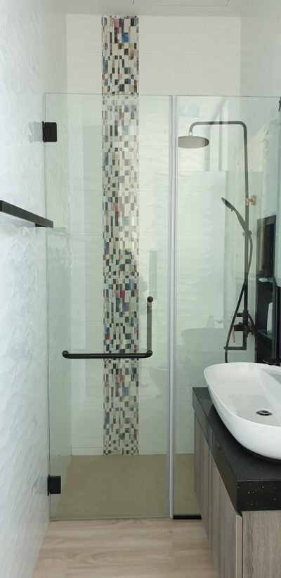 Frameless Shower Screen 12