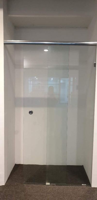 Frameless Shower Screen 18