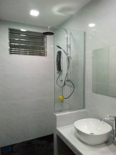 Frameless Shower Screen 23