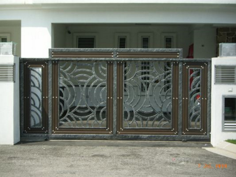 Maingate With Wrought Iron 1