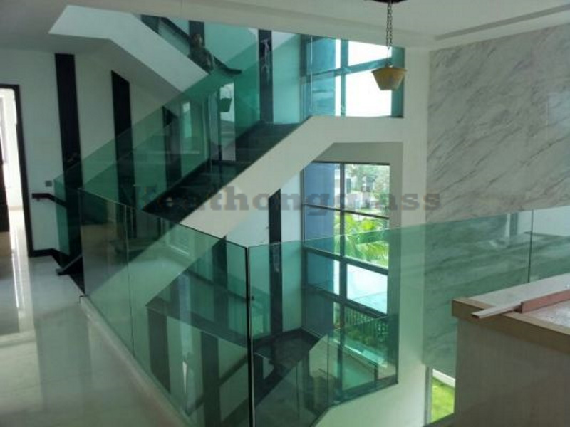 Staircase Glass Railing 1