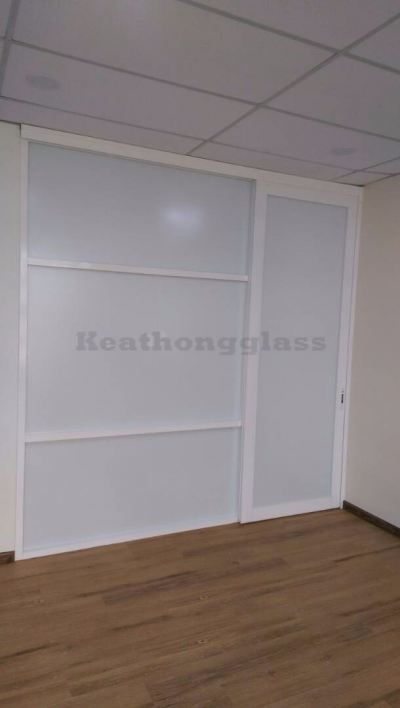 Sliding door 32