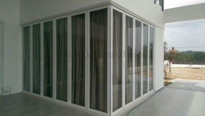 Performance Folding Door 30