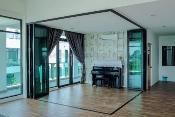 Performance Folding Door 38