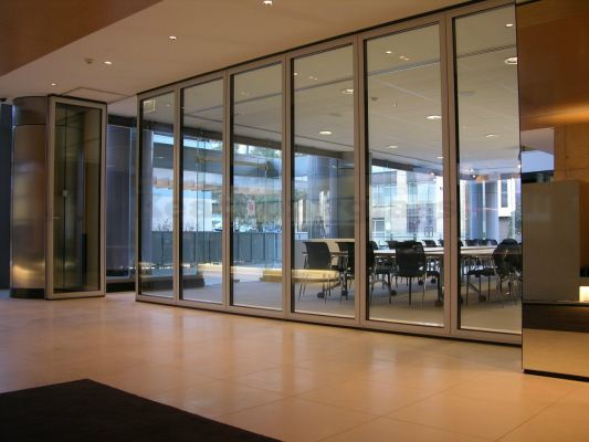 Glass Partition 31