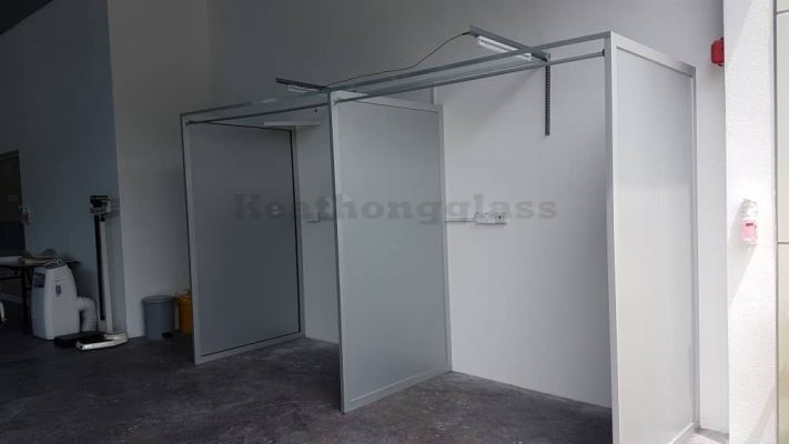 Glass Partition 33