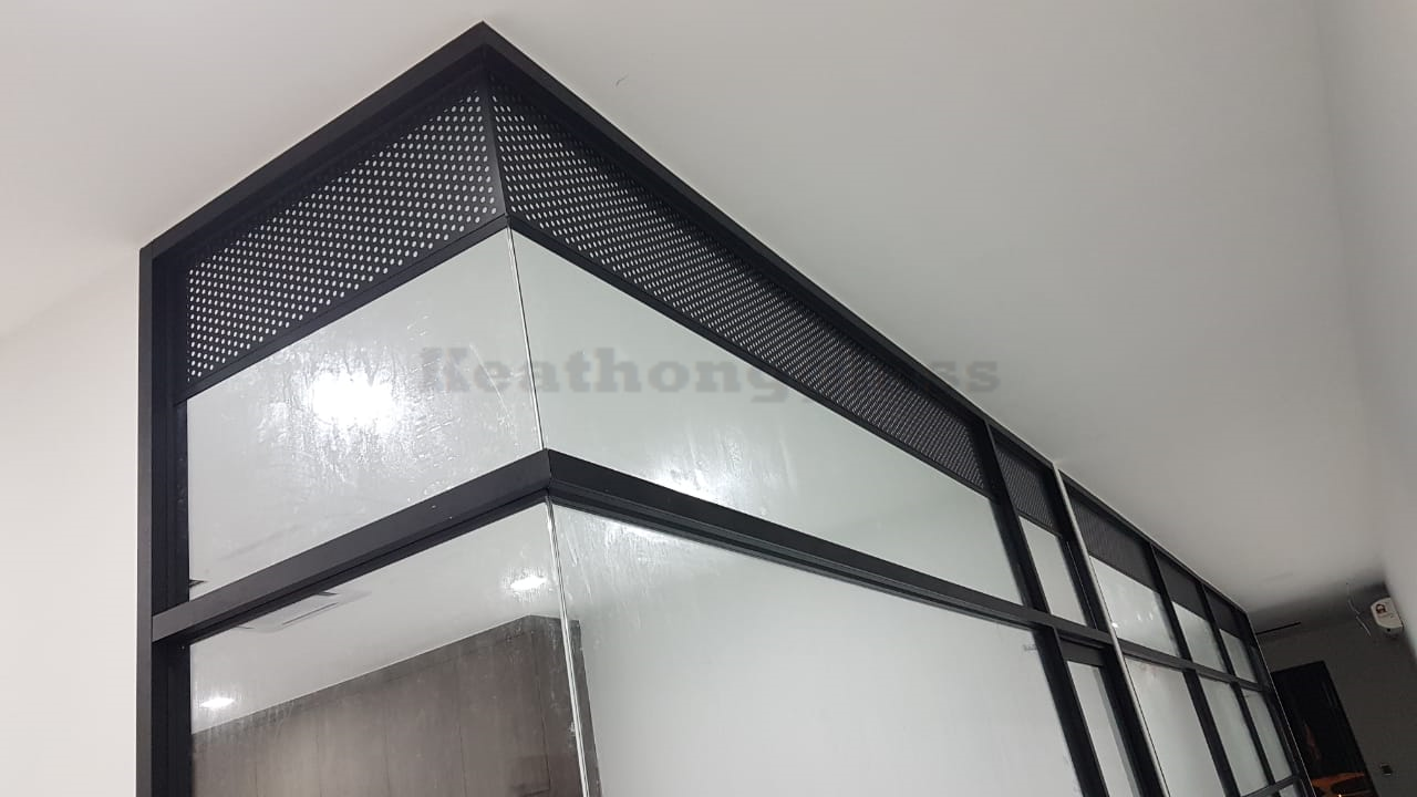 Glass Partition 47