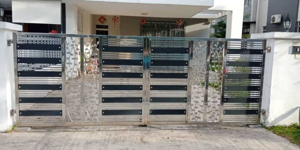 Stainless Steel Gate 32