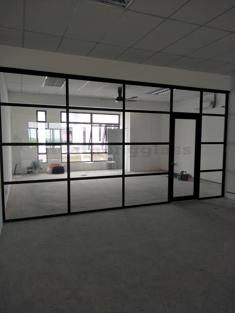 Glass Partition 52