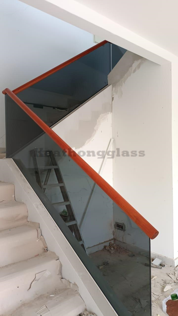 Staircase Glass Railing 90