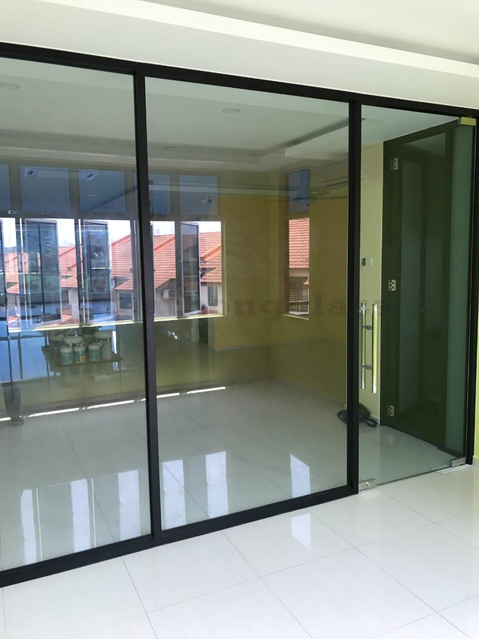 Glass Partition 66